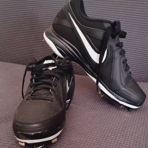 NIKE BASEBALL CLEATS BLACK SIZE 11.5